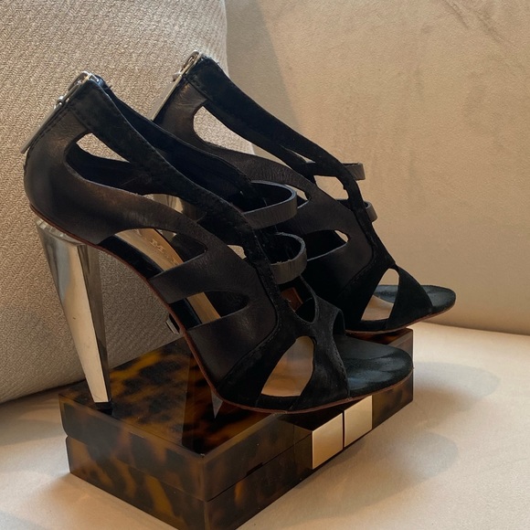 L.A.M.B leather and suede sandals with geometric metal heel. Size 6 - Picture 2 of 9